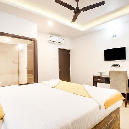 Готель Candolim Sands Екстер'єр фото