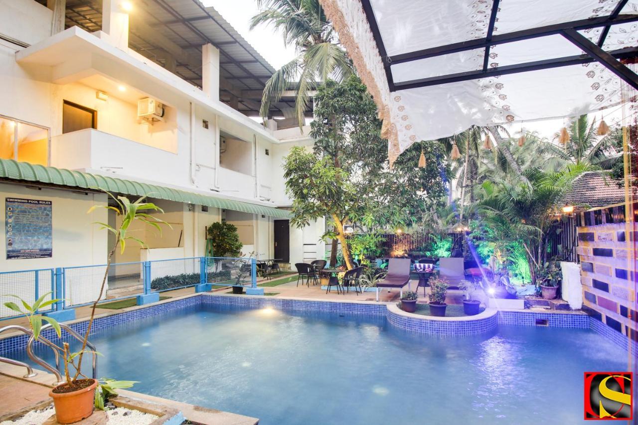 Готель Candolim Sands Екстер'єр фото