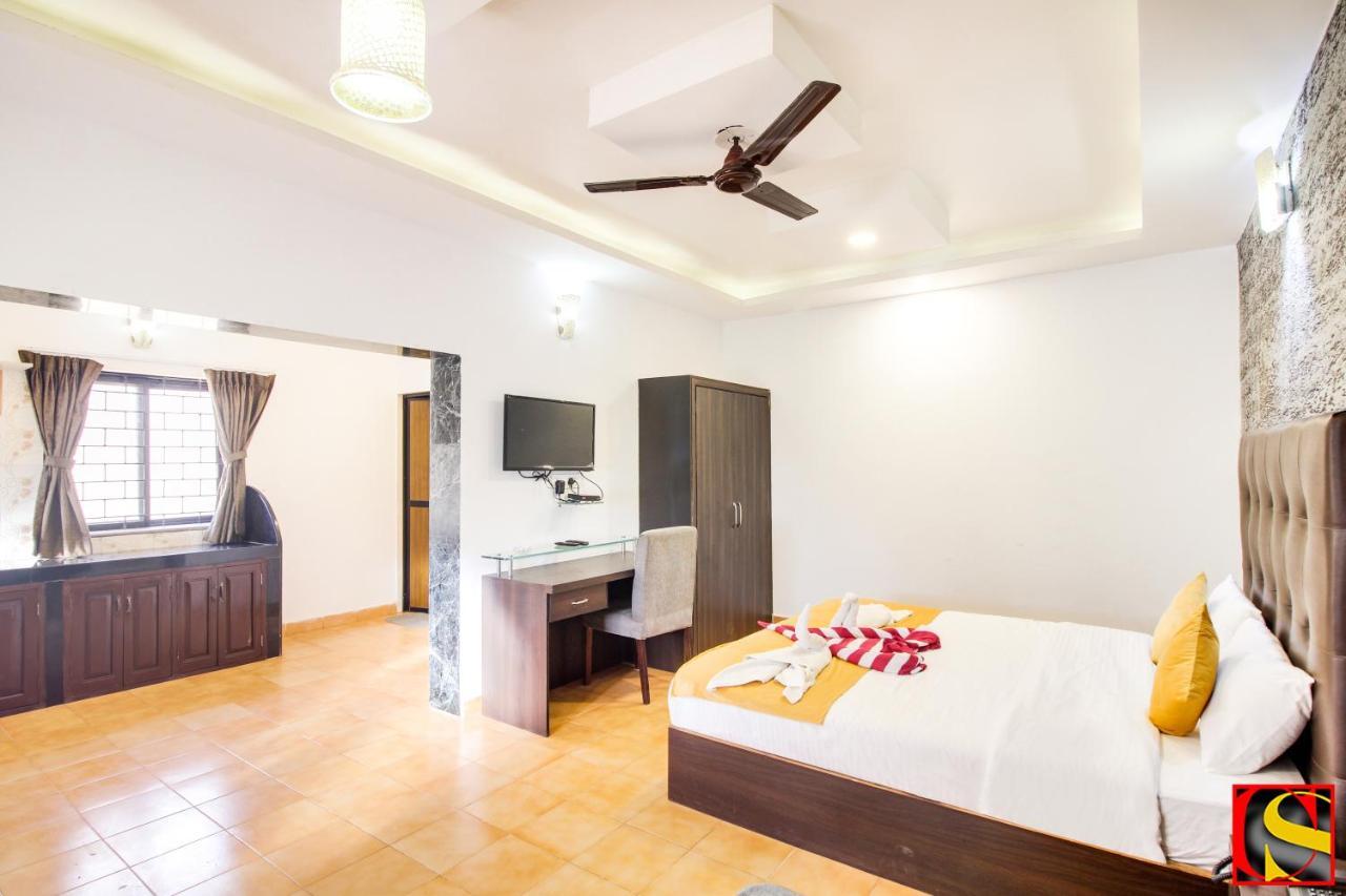 Готель Candolim Sands Екстер'єр фото