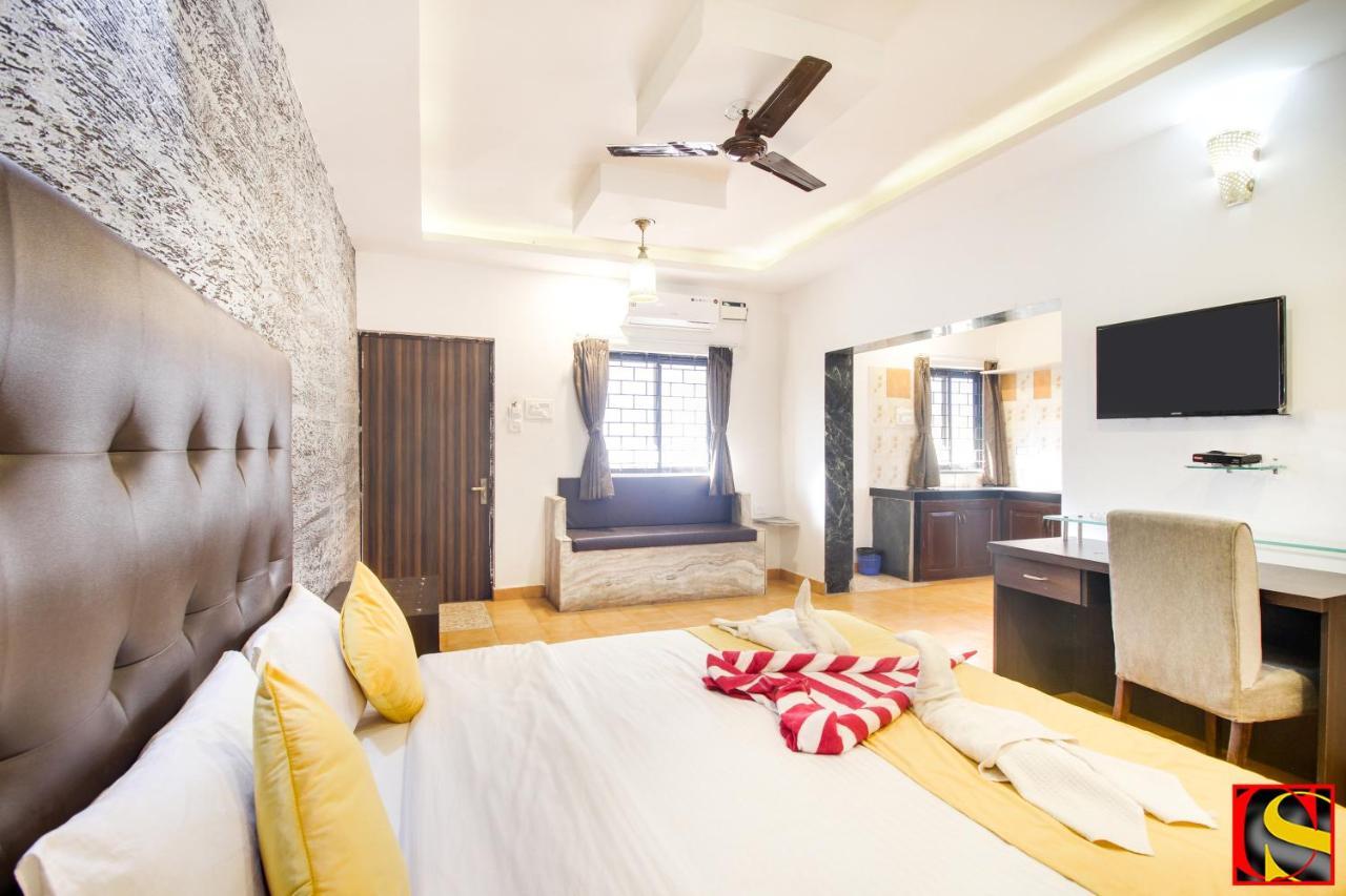 Готель Candolim Sands Екстер'єр фото