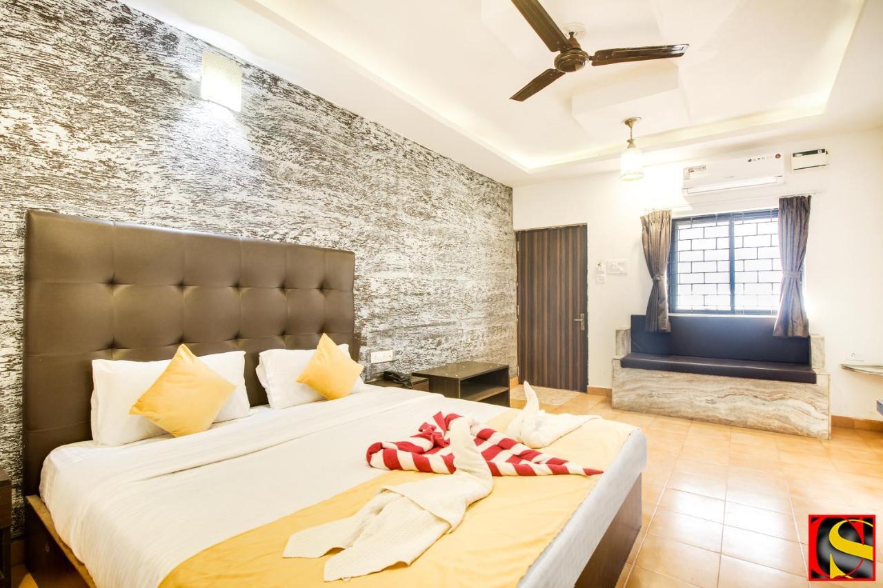 Готель Candolim Sands Екстер'єр фото