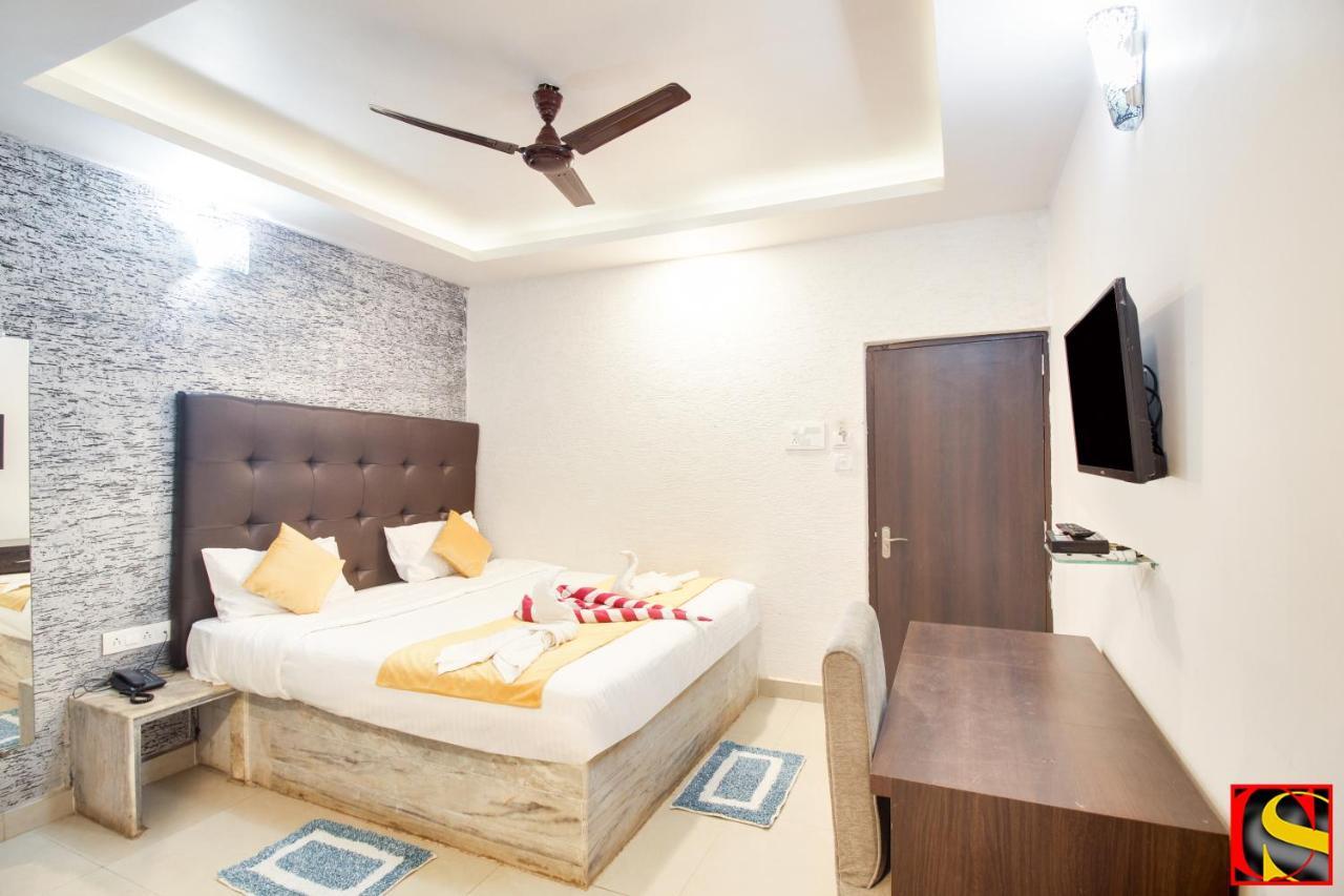 Готель Candolim Sands Екстер'єр фото